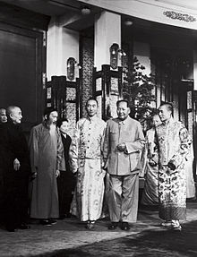 Dalai lama, panchen lama and Mao in Beijing, 1954.jpg