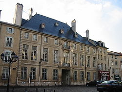 Hôtel de Ludre, place du Colonel-Fabien.