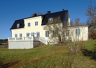 Huvudbyggnad, fasad mot söder.