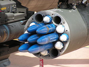 Raketomet M261 s raketami Hydra 70