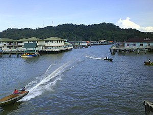 Taksówki wodne na rzece Brunei w Kampong Ayer (2009)