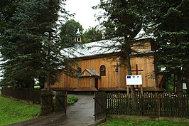 Een houten kerk in Kuźmina