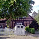 Wohnhaus. (Baudenkmalgruppe: Hofanlage Lachdorf 6,8,10)