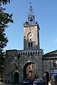 Porte de la ville et campanile.