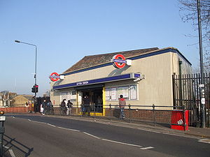 Entrance to Leyton High Road