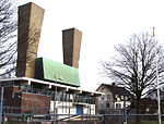 Ventilatiegebouw van de IJ-tunnel aan de Meeuwenlaan.