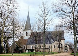 Igraxa de Saint-Urse de Montbard, vista desde o parc Buffon