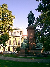 Staty av István Széchenyi skulpterad av den ungerske bildhuggaren József Engel (1815-1901).
