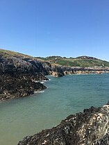 Traeth rhwng Amlwch a Phorthllechog