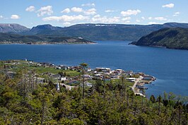 Zicht op Woody Point vanaf het panoramapunt van de Lookout Trail