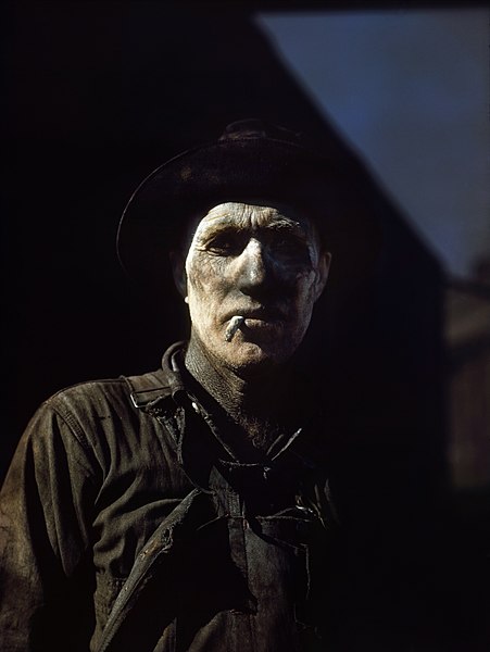 File:Worker at carbon black plant2.jpg