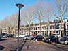 Woning, onderdeel van een statige pleinwand