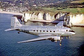 DC-3 dans la livrée d'Aigle Azur des années 1950 lors du 60e anniversaire de la compagnie.