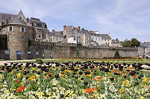 חומות העיר ואן, עיר בצפון-מערב צרפת, על חופו הדרומי של חבל ברטאן.