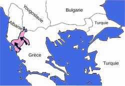 Carte de la région de Grèce, Yougoslavie à la Turquie. Elle matérialise une contre-attaque grecque au nord-est de celle-ci, en direction de l'Albanie.