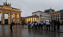 Демонстрация von Jesiden vor der US-amerikanischen Botschaft в Берлине.jpg