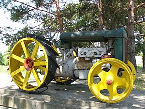 Monument av Fordson Model F i Tjeckien.