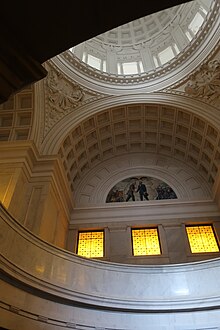 Interior of the tomb, looking up from crypt level General Grant National Monument.jpg