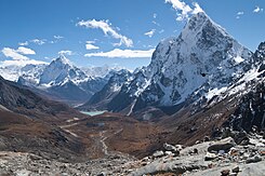 De 6440 meter hoge Cholatse in de Nepalese bergregio Khumbu werd voor zover bekend op 22 april 1982 voor het eerst beklommen