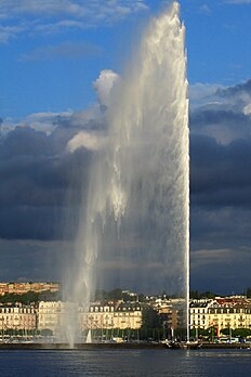 Le Jet d’eau de Genève à Genève en Suisse. (définition réelle 467 × 700)