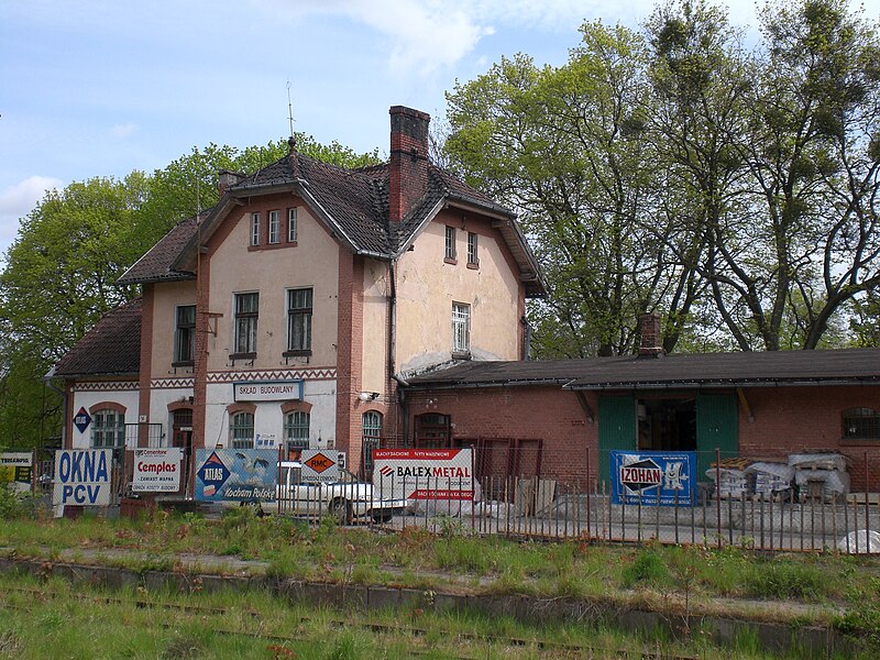 File:Kolbudy, dawna stacja kolejowa.JPG - Wik
