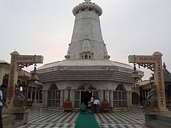 Shiva temple in Kundeshwar