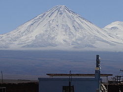 Zasněžený Licancabur, pohled ze San Pedro de Atacama