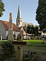 Loppem, la iglesia (parochiekerk Sint Martinus) y el cementerio