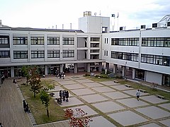 Édifice principal de l'école Yamashiro