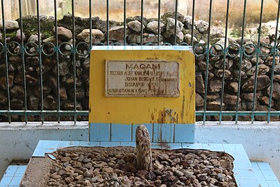 Nisan Makam Rajo Ibadat