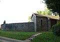 Fontaine-lavoir et cimetière