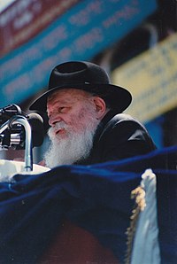 http://upload.wikimedia.org/wikipedia/commons/thumb/6/68/Rabbi_Menachem_Mendel_Schneerson2.jpg/200px-Rabbi_Menachem_Mendel_Schneerson2.jpg