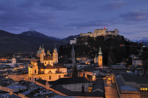 Die Altstadt von Salzburg bei Nacht