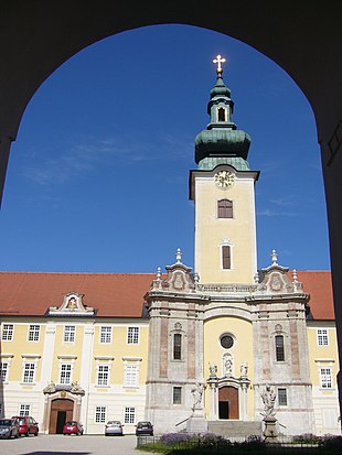 Seitenstetten kirche aussen.jpg