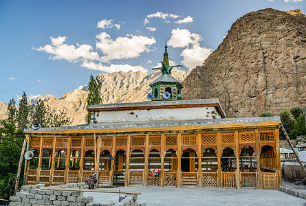 "Side_view_of_Chaqchan_Mosque" by User:Muh.Ashar