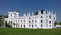 Strawberry Hill House ze zahrady v roce 2012 po restaurování.jpg