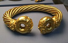 Gold torc from Snettisham, 70 BC The Great Torc - Snettisham Hoard - geograph.org.uk - 2395380.jpg