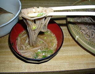 Udon de tororo de Tamba (丹波の黒豆とろろうどん?)