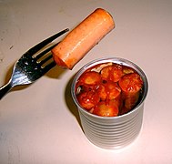 Saucisses de Vienne nord-américaines en conserve et à la sauce tomate.
