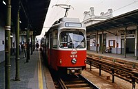 Een sneltram van de Stadtbahn in 1984 in het station.