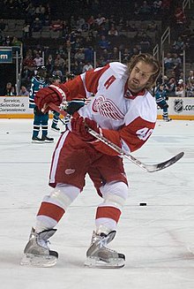 Photographie de Zetterberg avec le maillot blanc des Red Wings