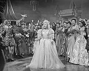 Золушка в сцене бала. Фильм «Золушка», 1947 год