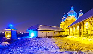 L'église vue de nuit.