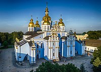 St. Michael's Golden-Domed Monastery in Kyiv, a residence of the Metropolitan of the Orthodox Church of Ukraine Mikhailivs'kii Zolotoverkhii monastir, vid zverkhu.jpg