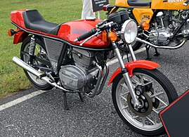 Eine unverkleidete MV Agusta 350 S (1975)