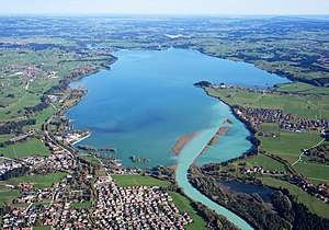 Forggensee von Südwesten aus der Luft gesehen