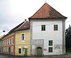 A Bad Radkersburgban lévő Puch-házon egy sgraffito emlékeztet arra, hogy Puch Anton Gerschack ottani műhelyben dolgozott