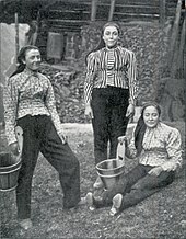 Farmers of Champery, Valais (1904 photograph) Bauerinnen ausChampery inHosen.jpg