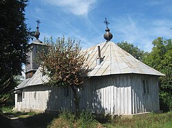 Gammal kyrkje i landsbyen Buhăceni