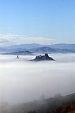 Castello di Rossena und Torre di Rossenella über dem Nebel